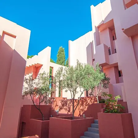 A003- Muralla Roja